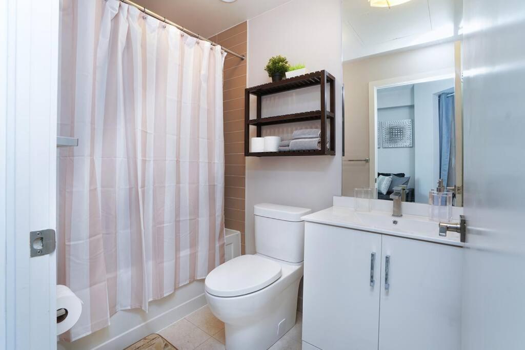 1504 Brand New Best Location 1Br Den With Amazing View تورونتو المظهر الخارجي الصورة