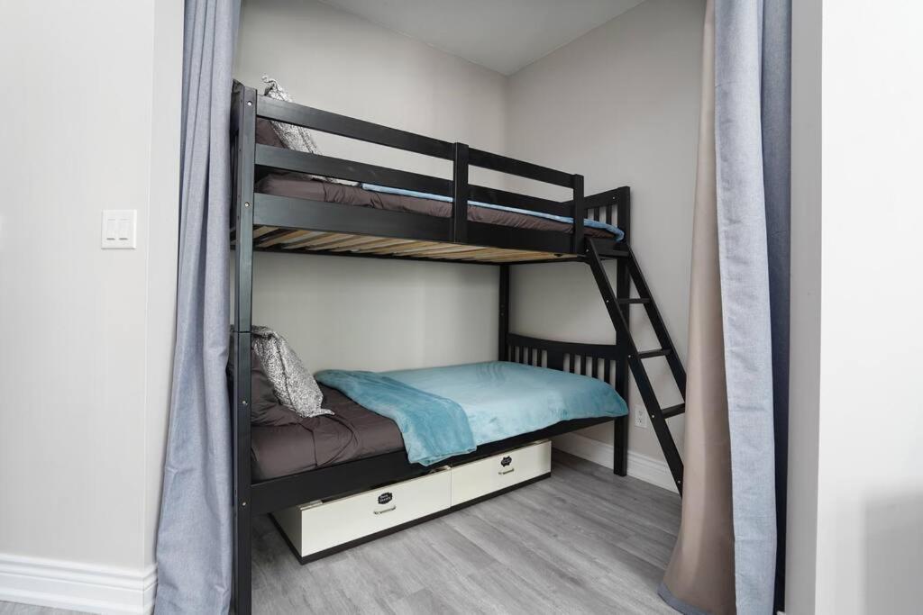 1504 Brand New Best Location 1Br Den With Amazing View تورونتو المظهر الخارجي الصورة